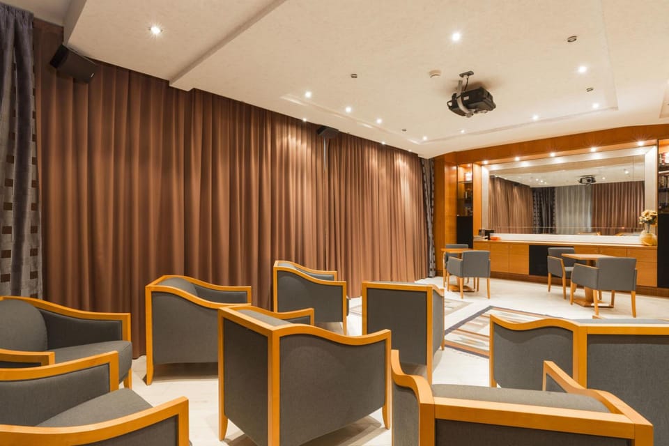 Shared lounge/TV area