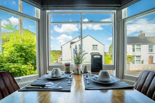 Sleepy Puffin Guest House Hotel in Wales