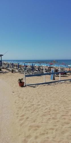 VILLA GIULIANA stanze con bagno interno in Villa a 350 mt spiaggia libera Lido delle Sirene Hotel in Anzio