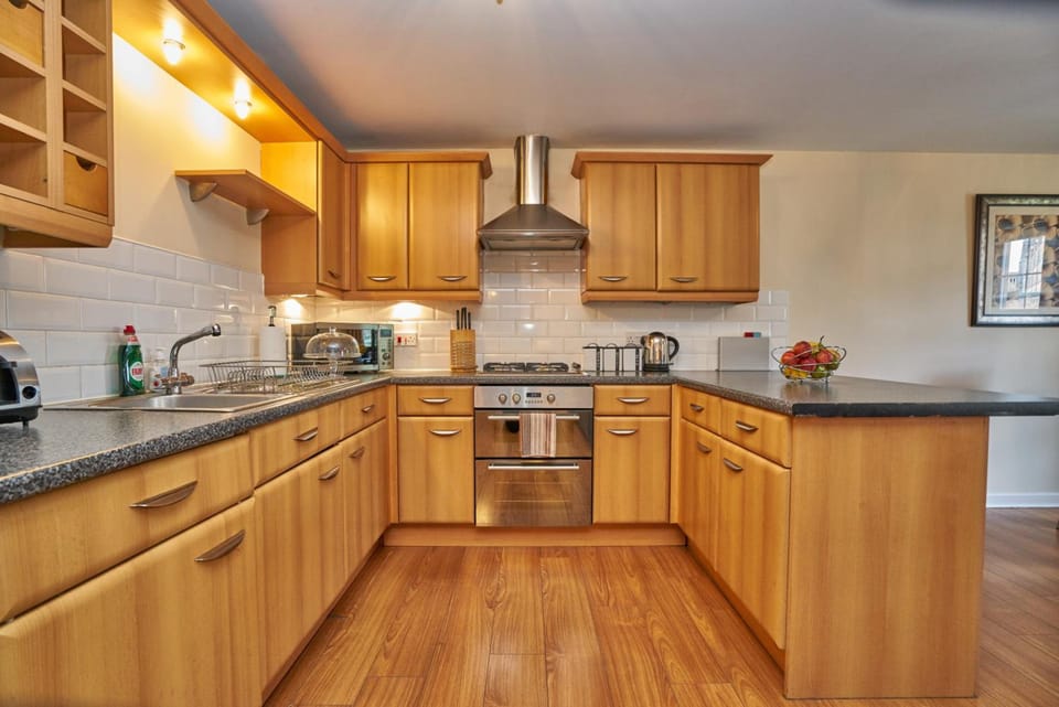 Edinburgh Pearl Apartments - Haymarket Residence Hotel in Edinburgh