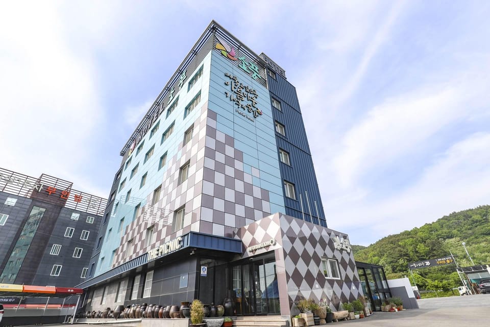 Sacheon HOTEL Picnic Motel in South Korea