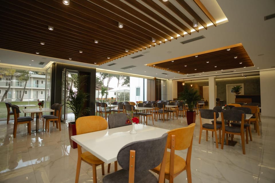 KOMPLEKSI ROYAL Hotel in Montenegro