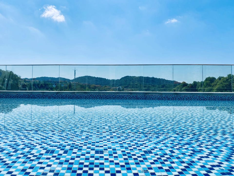 Zipeng Mountain Guangyuan International Conference Center Hotel in Jiangsu
