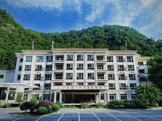 Guangdong First Peak Forest Hot Spring Resort Hotel in Guangdong