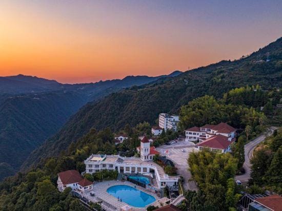 Grand Canyon Hot Spring Resort Hotel in Zhejiang