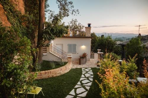 OGNISSANTI GuestHouse & Suites Hotel in Fermo