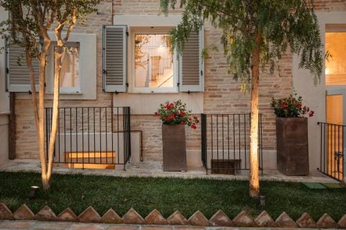 OGNISSANTI GuestHouse & Suites Hotel in Fermo