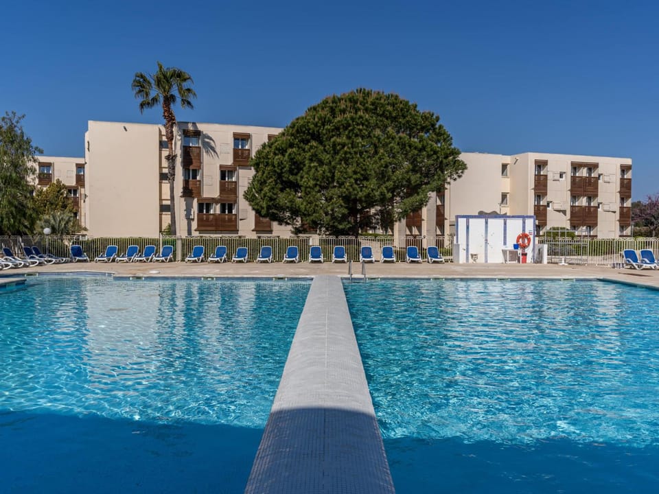 Vacanceole - Residence L'Ile d'Or Apartment hotel in La Londe-les-Maures