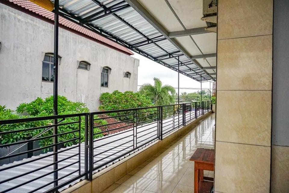 RedDoorz near Penimbangan Beach Singaraja Hotel in Buleleng