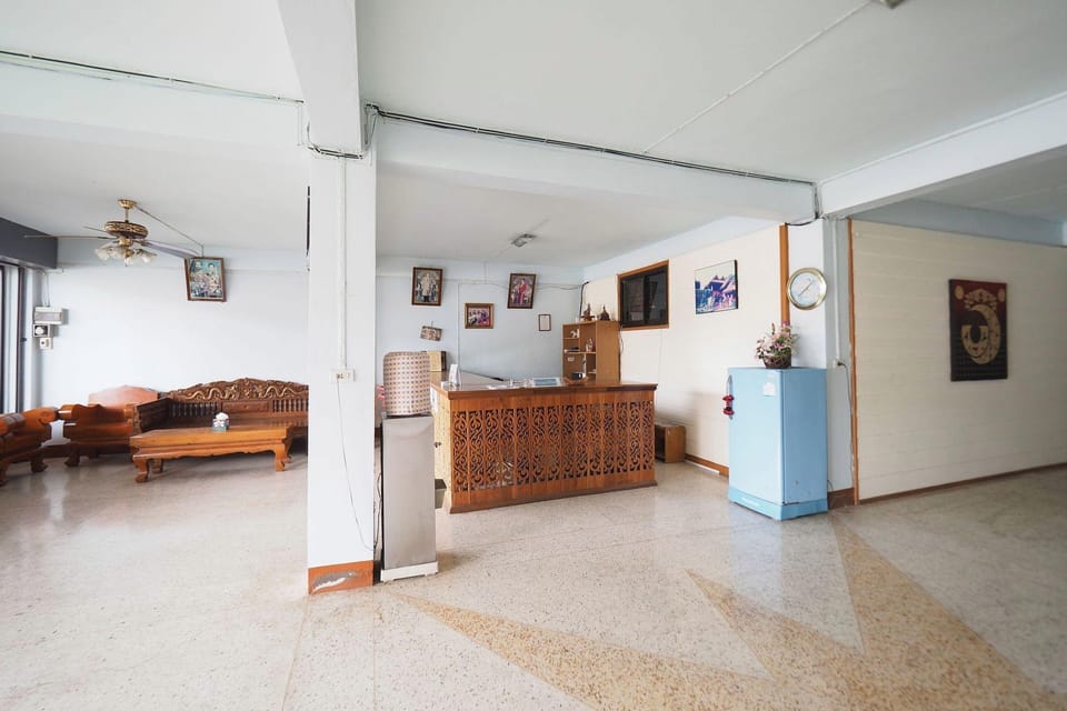 Parichart Place Hotel in Laos