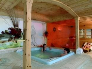 Hot tub