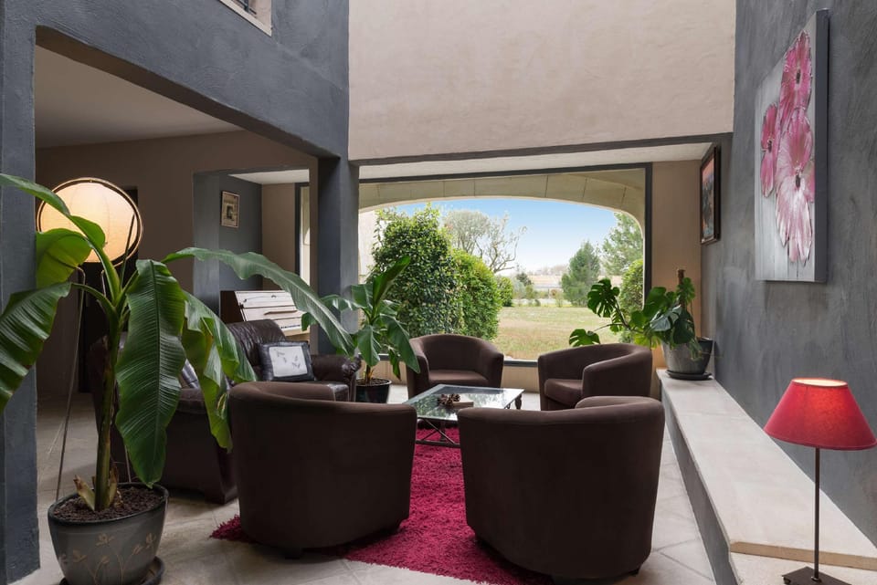 Val Baussenc, The Originals Relais (Relais du Silence)                           Hotel in Arles