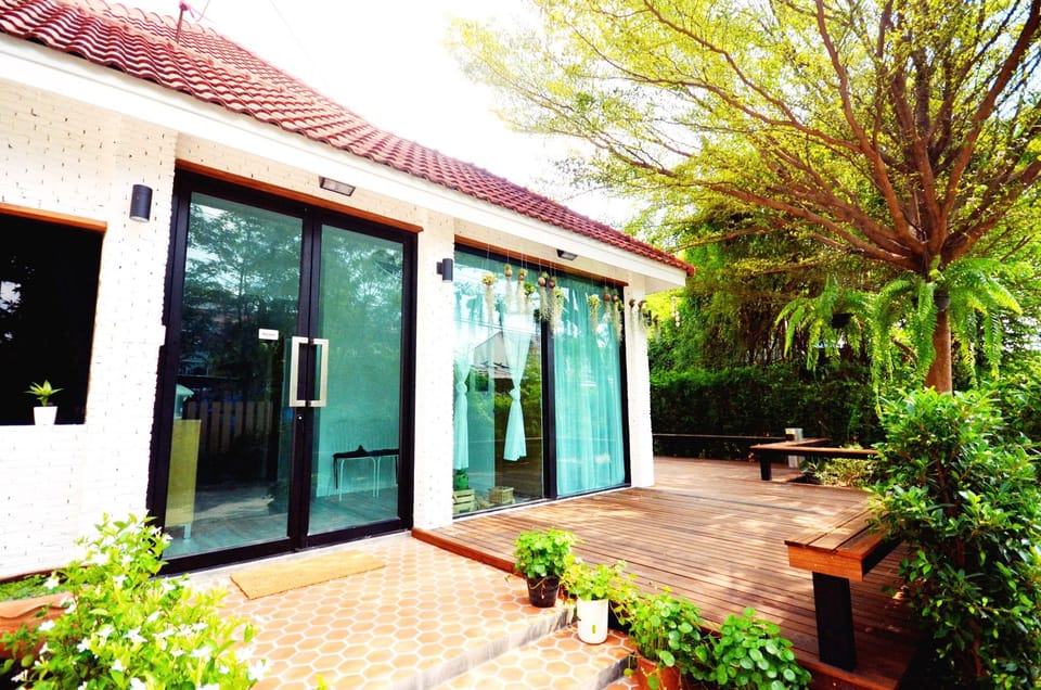 Early Bird Hostel Ayutthaya Hostel in Laos