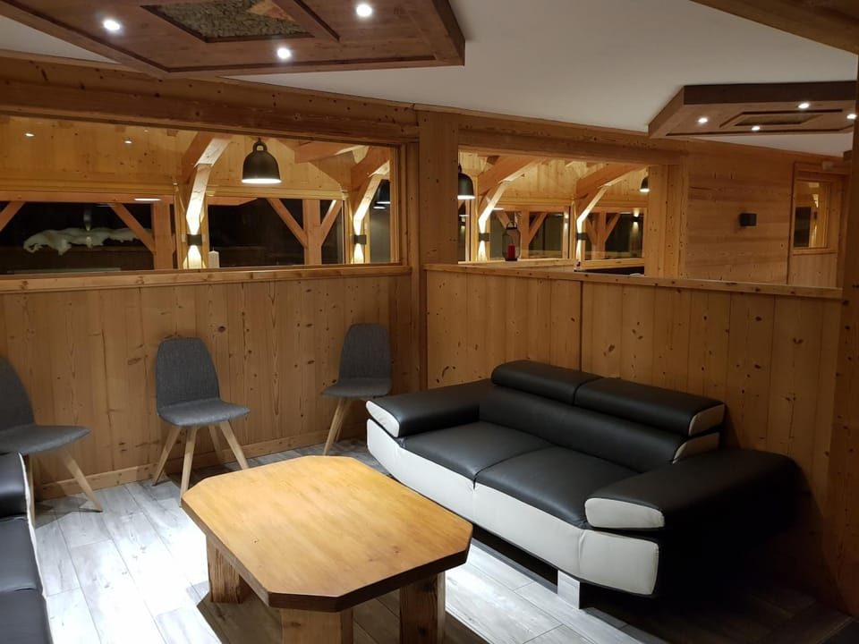 Alpen Roc Hotel in Montriond