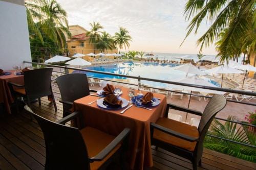 VILLA PARA 8p 6A 2M dentro del HOTEL a un costado del Krystal IXTAPA cuenta con playa y WIFI Hotel in Ixtapa Zihuatanejo