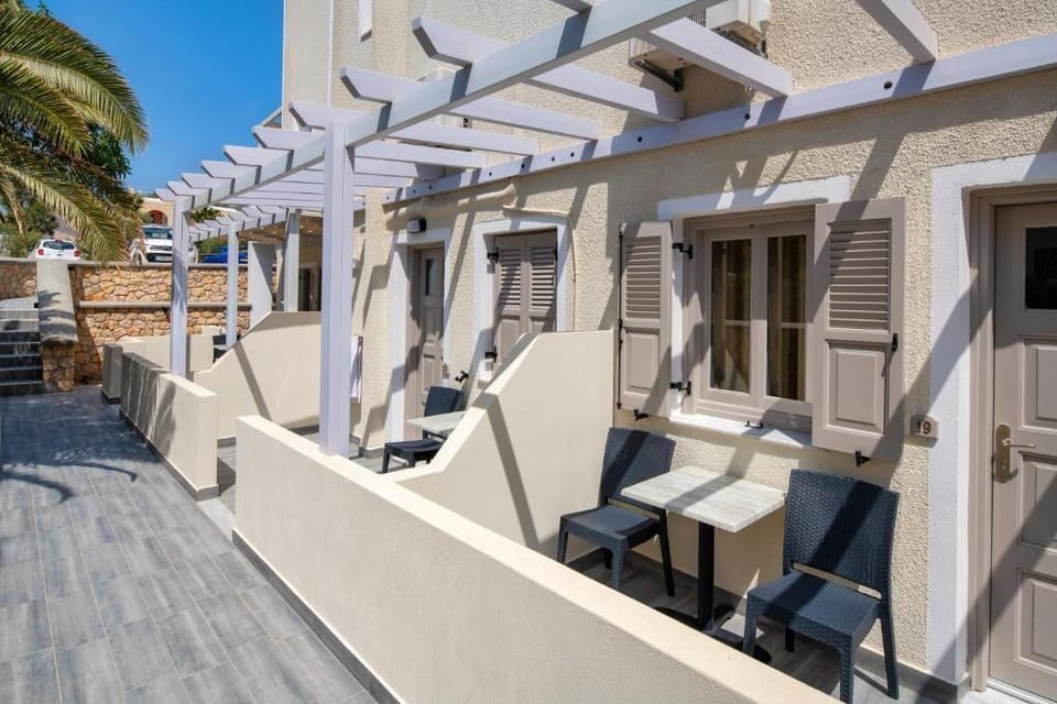 Elefteria Villa Hotel in Santorini