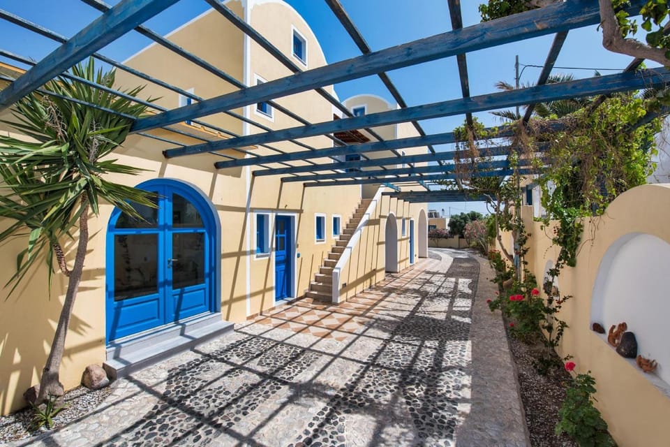 Elefteria Villa Hotel in Santorini