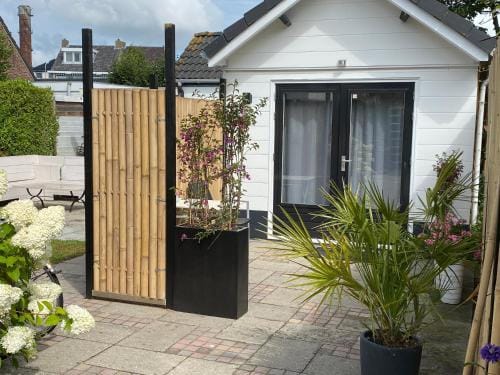Style Gardenhouse Zwanenburg near AMSTERDAM, HAARLEM, ZANDVOORT Hotel in Amsterdam