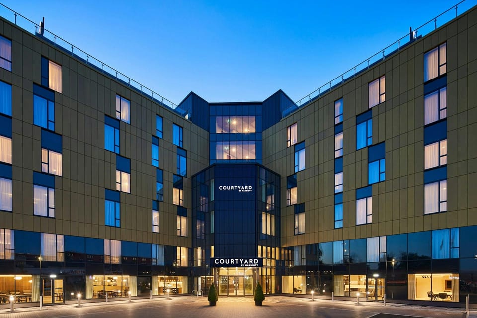 Courtyard by Marriott London Heathrow Airport Hotel in London Borough of Hounslow