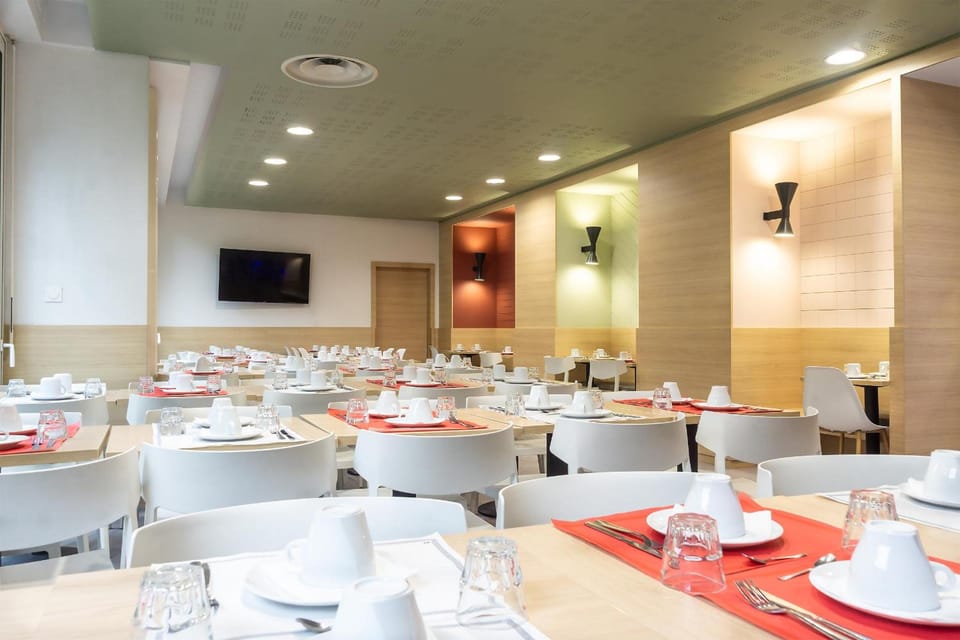 Paris Saint-Maurice Hotel in Paris