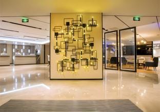 Echarm Hotel Xishuangbanna Gaozhuang Xingguang Night Market Hotel in Laos