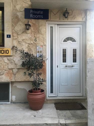 Centrally Located Private Rooms Hotel in Heraklion