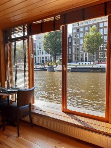 Mar&Mar Houseboat Studio Hotel in Amsterdam