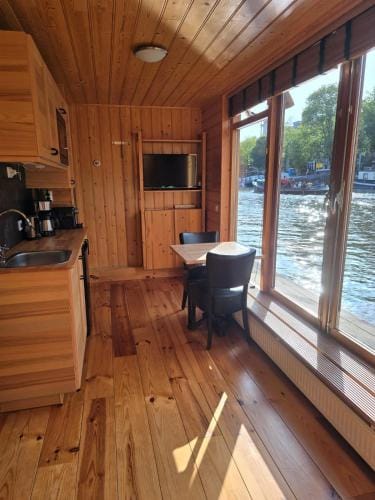 Mar&Mar Houseboat Studio Hotel in Amsterdam