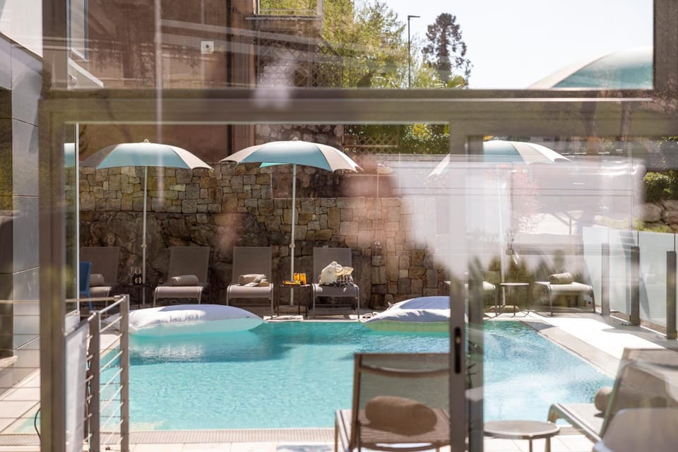 Hi Hotels Torbole - Heated Outdoor Pool & Spa Hotel in Nago–Torbole