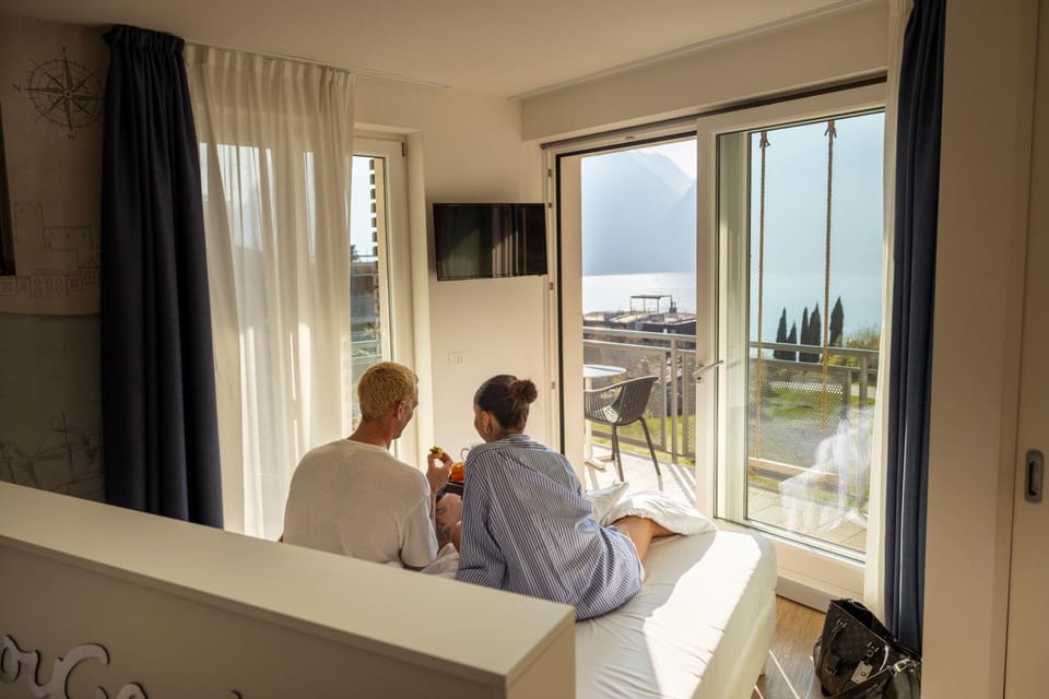 Hi Hotels Torbole - Heated Outdoor Pool & Spa Hotel in Nago–Torbole