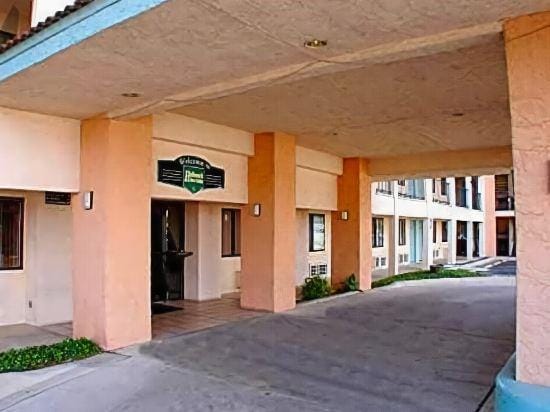 Hallmark Inn and Suites Hotel in San Antonio