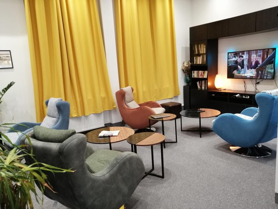 Shared lounge/TV area