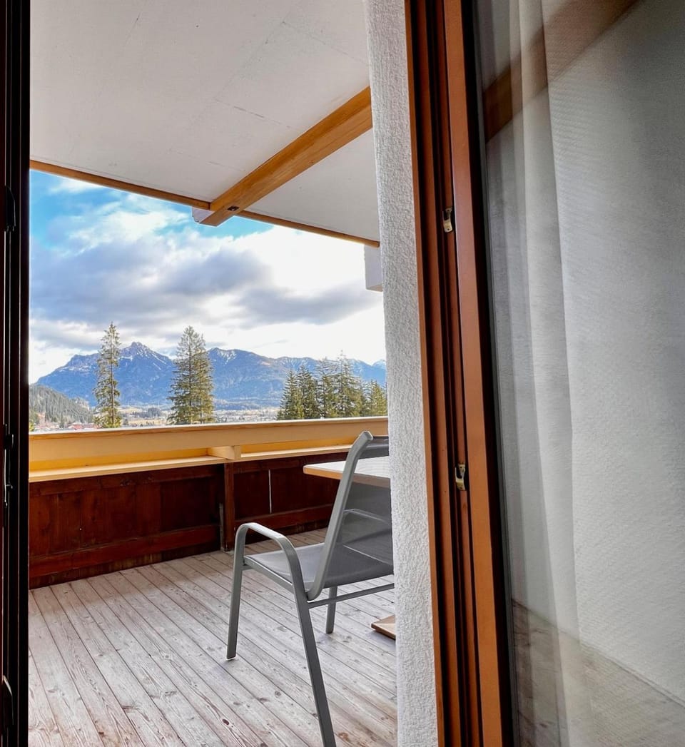Wellness Aparthotel "Lechlife" incl Aussen und Innenpool - 400m zum LIFT Apartment hotel in Tyrol
