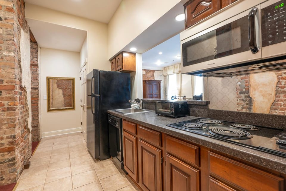 Quarter House Suites Hotel in French Quarter