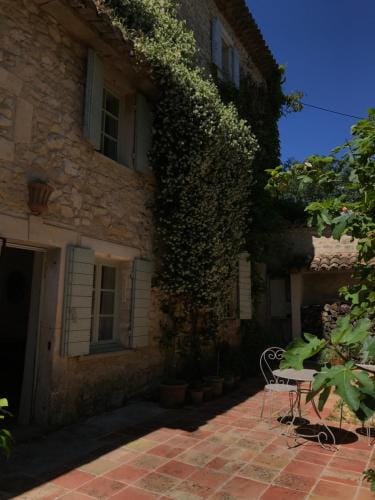 Le mas jasmins Hotel in Lacoste