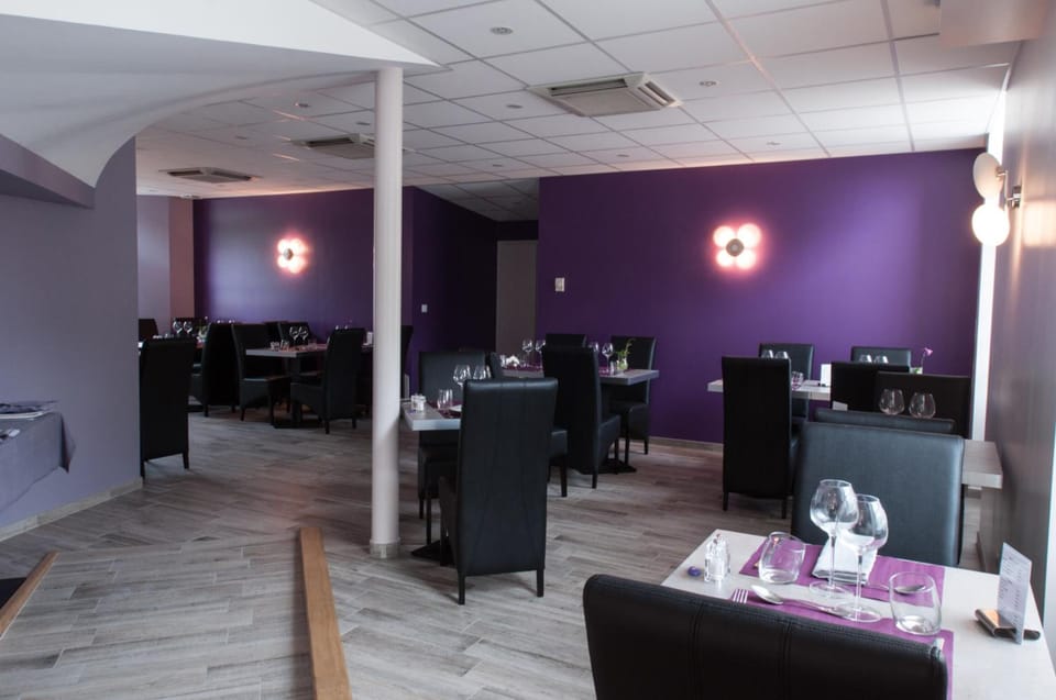 Logis Hotel du Parc-Restaurant - Le Rouget de Lisle Hotel in Jura