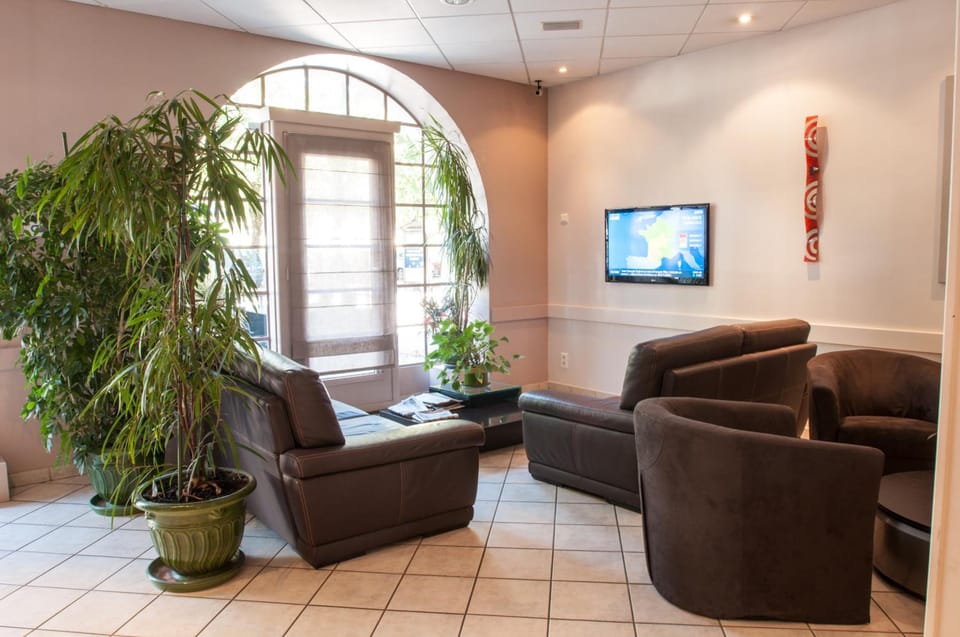 Logis Hotel du Parc-Restaurant - Le Rouget de Lisle Hotel in Jura