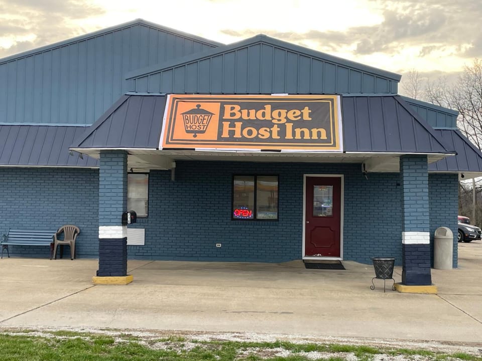 Budget Host Inn Motel in Illinois