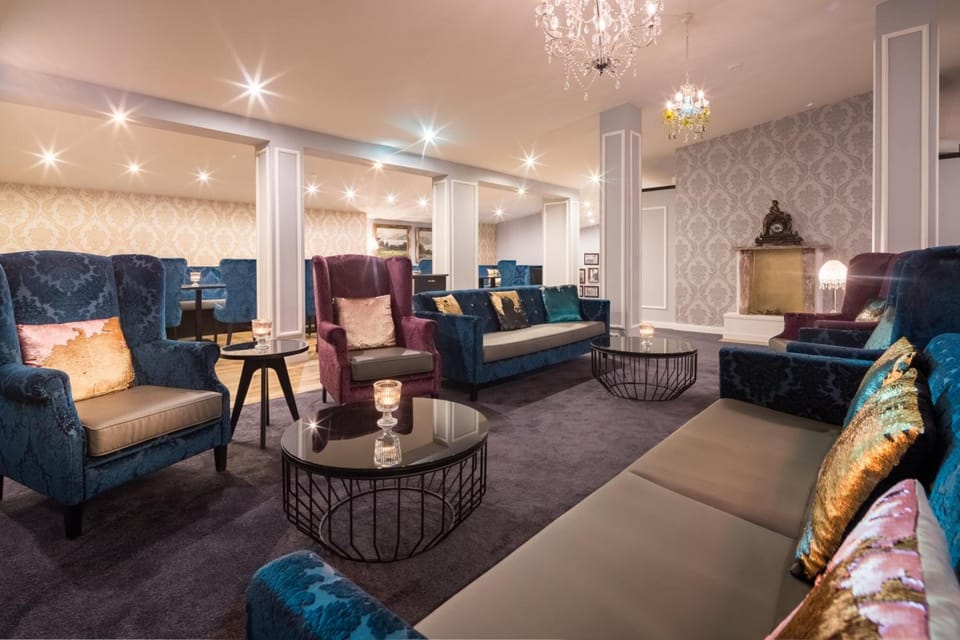 Shared lounge/TV area
