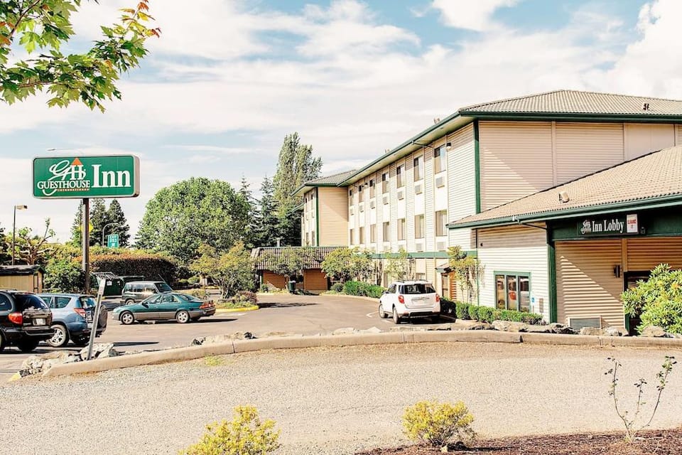 Lavissh Inn and Suites Hotel in Bellingham