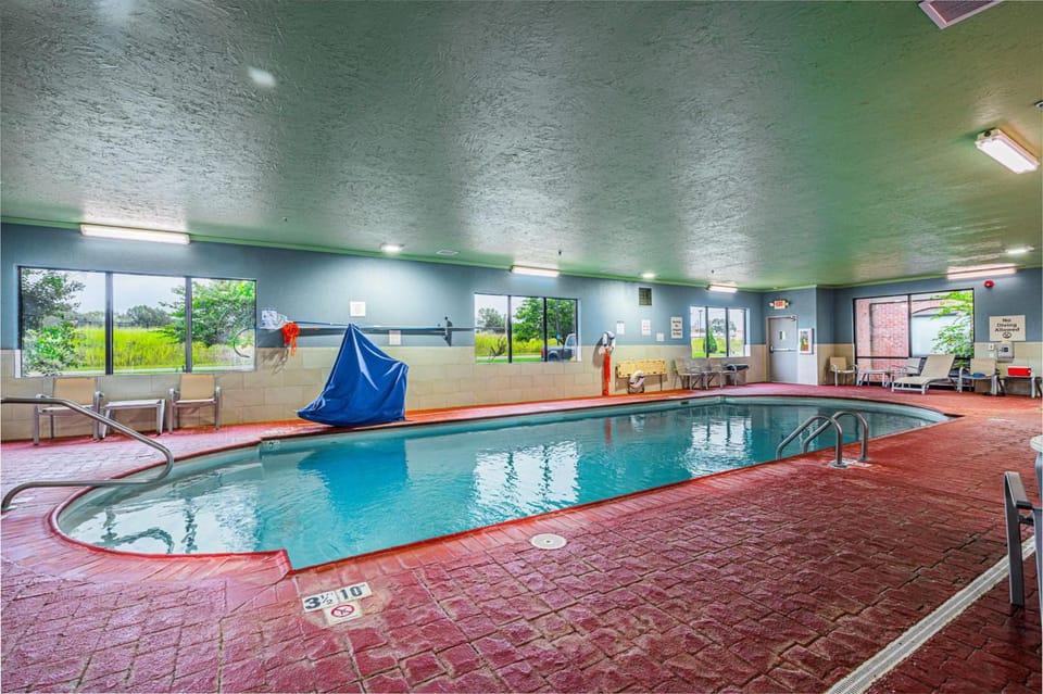 Holiday Inn Express Hotel & Suites Franklin By IHG Hotel in Kentucky
