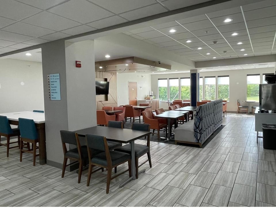 Holiday Inn Express Hotel & Suites Tipp City By IHG Hotel in Ohio