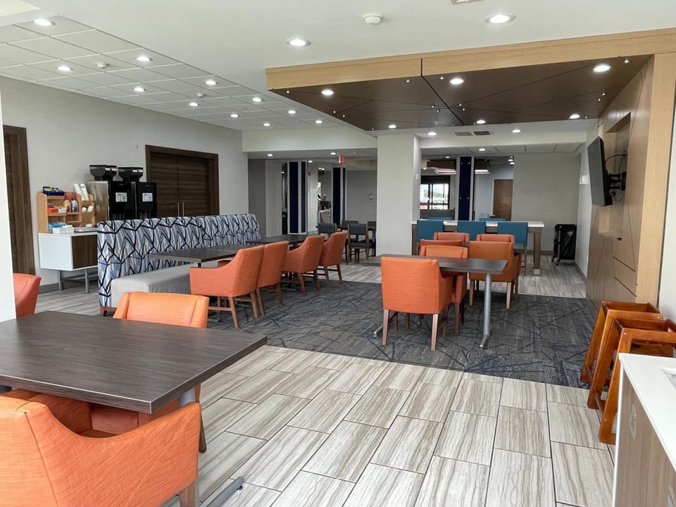 Holiday Inn Express Hotel & Suites Tipp City By IHG Hotel in Ohio