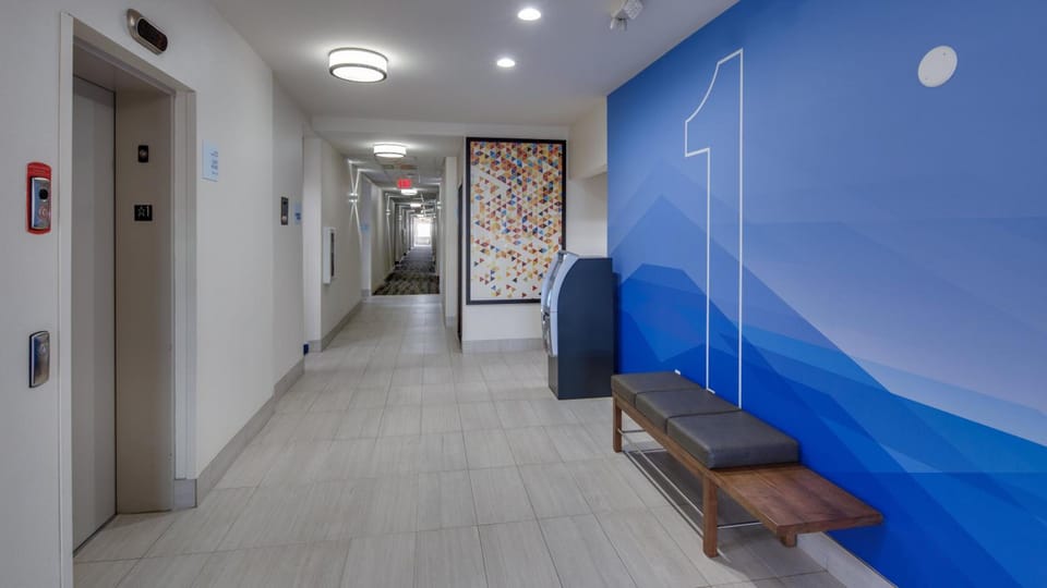 Holiday Inn Express & Suites Detroit - Farmington Hills By IHG Hotel in Farmington Hills