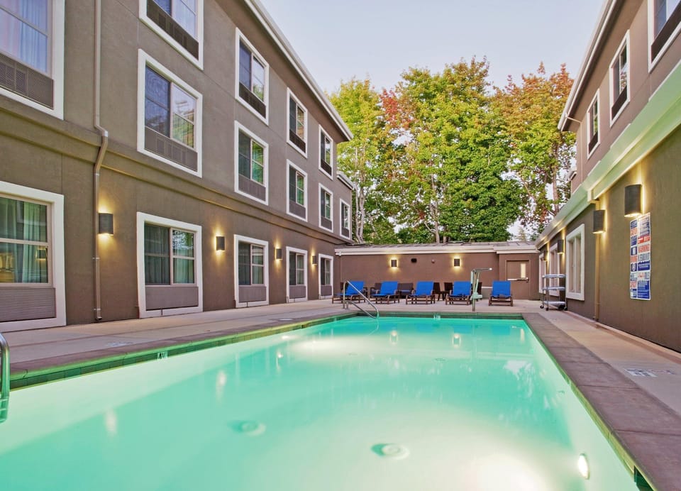 Holiday Inn Express Hotel & Suites Santa Cruz By IHG Hotel in Santa Cruz