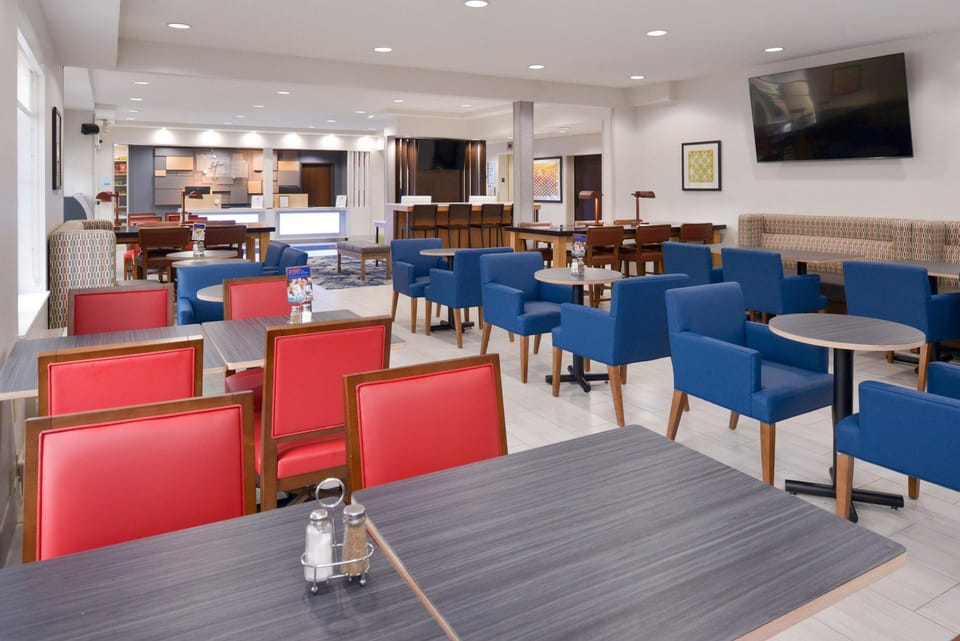Holiday Inn Express Wixom By IHG Hotel in Novi
