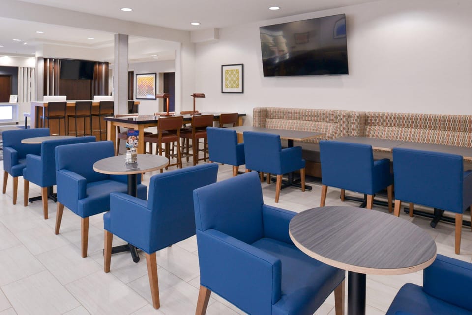Holiday Inn Express Wixom By IHG Hotel in Novi