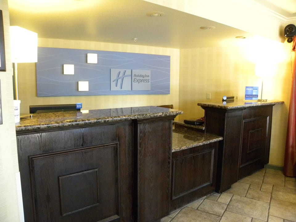 Holiday Inn Express Fort Bragg By IHG Hotel in Fort Bragg