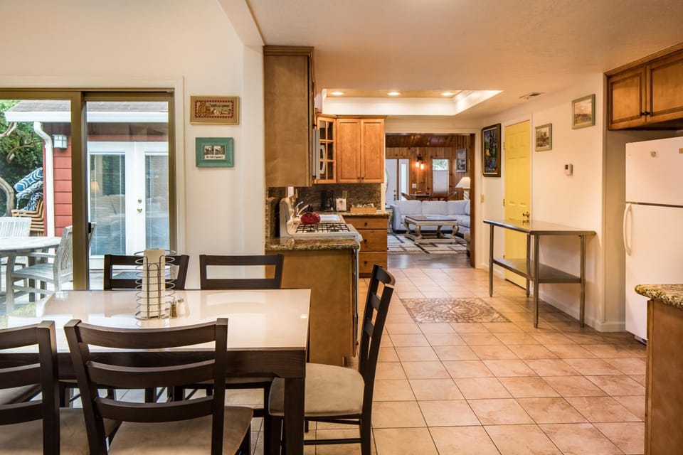 Andril Fireplace Cottages Hotel in Pacific Grove