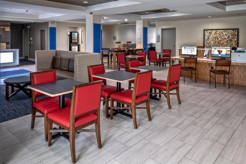 Holiday Inn Express Hotel & Suites Smyrna-Nashville Area By IHG Hotel in La Vergne